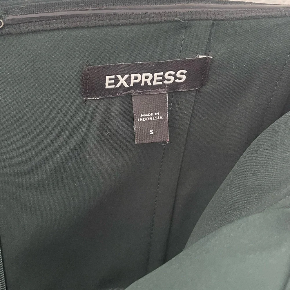 NWOT Express Strapless Velvet Dress in Forest Green - Picture 5 of 6